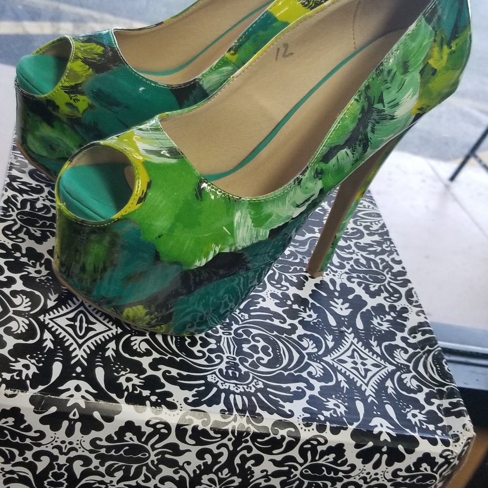 Shoes - Picture 2 of 3